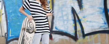 ragazza con skateboard