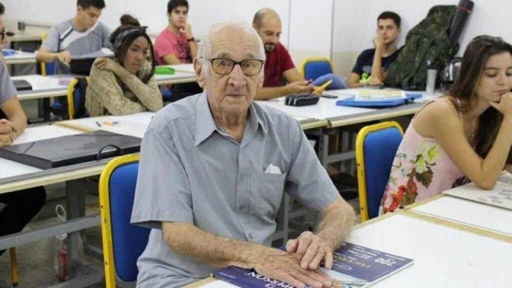 Studente di 90 anni studia architettura